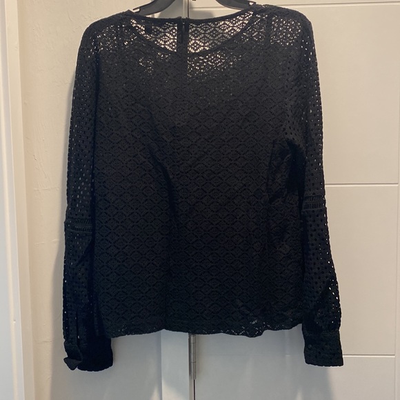 Banana Republic black top with sewn in cami. Size M - Picture 4 of 6